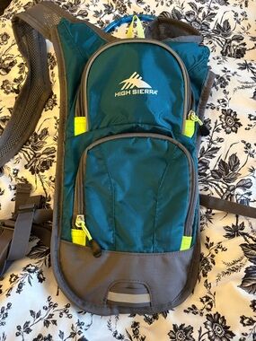 High Sierra Hydro Camel Pack Hydration Hiking Backpack EUC